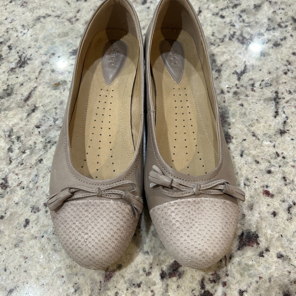 Ecco Touch Ballerina flat cap toe cottage coastal comfort Ladies Slip On Shoe 41